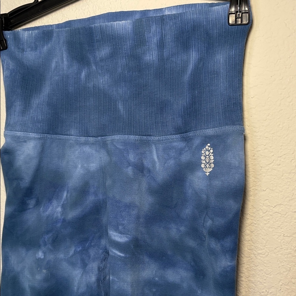 Free People FP Movement Good Karma Blue and White Tie-Dye Leggings xs small - Picture 3 of 8